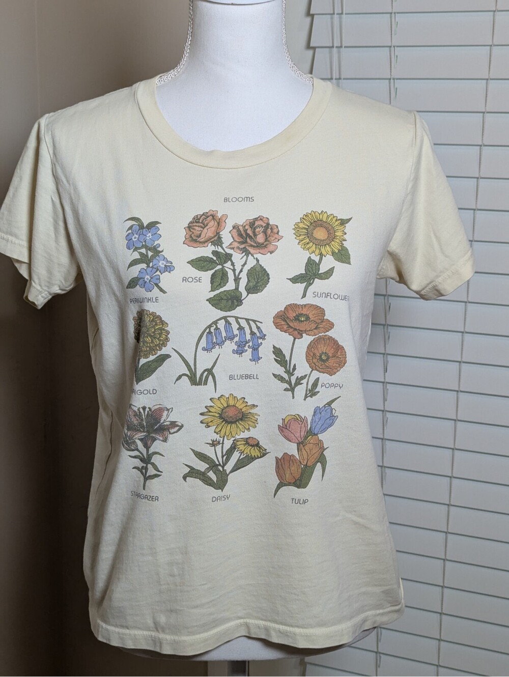 Cream Floral Shirt Artsy Boho Women's Medium But Fits Is Better For Small
